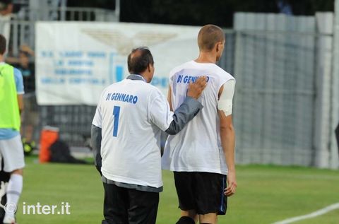 GUBBIO - Paolillo encourages Longo as both wear the shirt for Di Gennaro