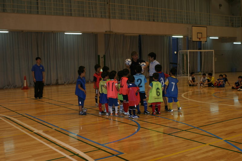 TOKYO - The children learn on the pitch from technical director Marco Monti