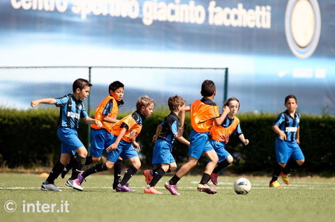 MILANO - Un pallone, tanti amici, un ambiente sicuro e qualificato: è City Camp!