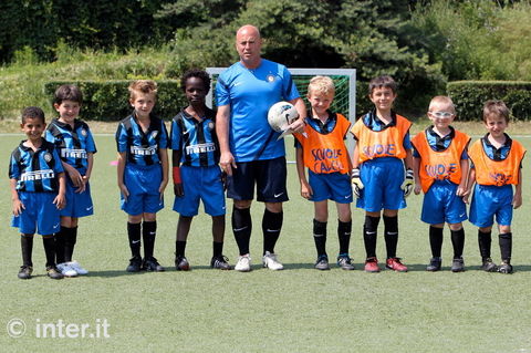 MILANO - Ogni gruppo di bambini ha il suo istruttore: tutto da scuola Inter