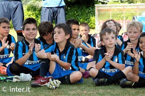 MILANO - Un applauso ai genitori che hanno scelto il calcio vacanza dell'Inter