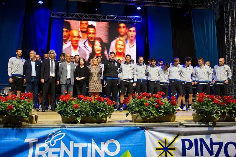 PINZOLO - The whole team on stage in Piazza San Giacomo