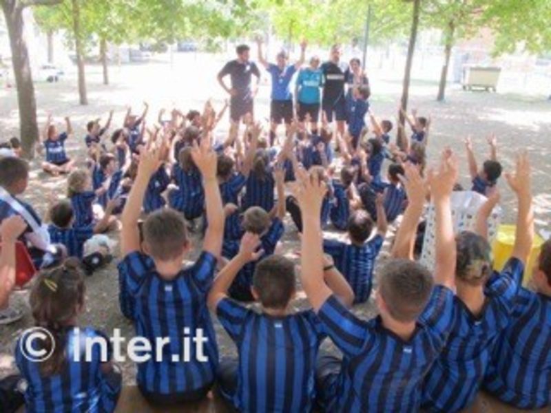 I saluti finali dei bambini di Massa Finalese
