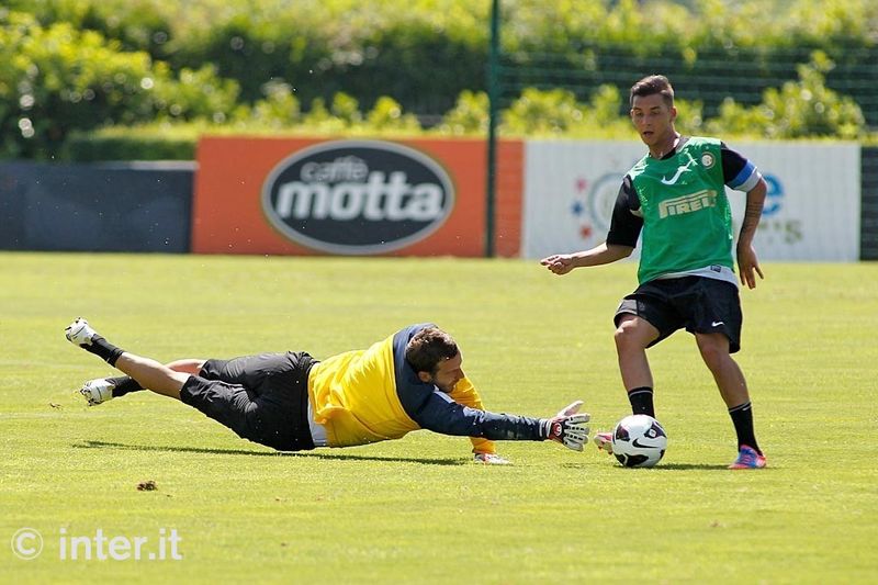APPIANO GENTILE - The Slovene shot-stopper flings himself at the feet of Yago Del Piero