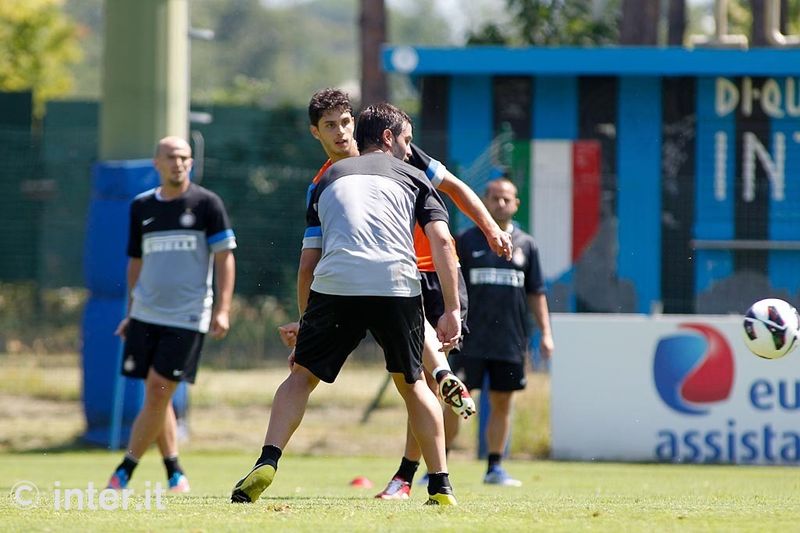 APPIANO GENTILE - Ranocchia keeps his eye on the ball
