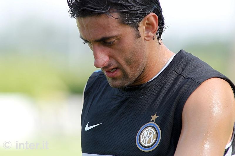 APPIANO GENTILE - Milito, in campo sudore e fatica come ogni giorno