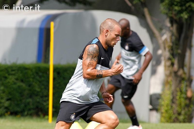 APPIANO GENTILE - Sneijder got straight down to work, aiming to be the best again