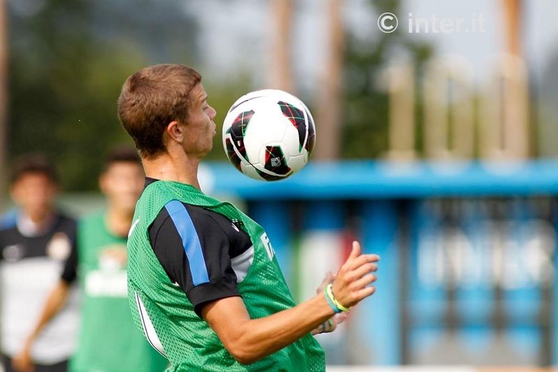 APPIANO GENTILE - Lo stop di petto di Samuele Longo