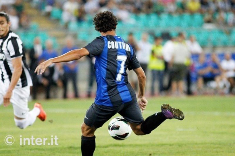 BARI - Ed ecco che al 12' Coutinho va a scaricare il destro