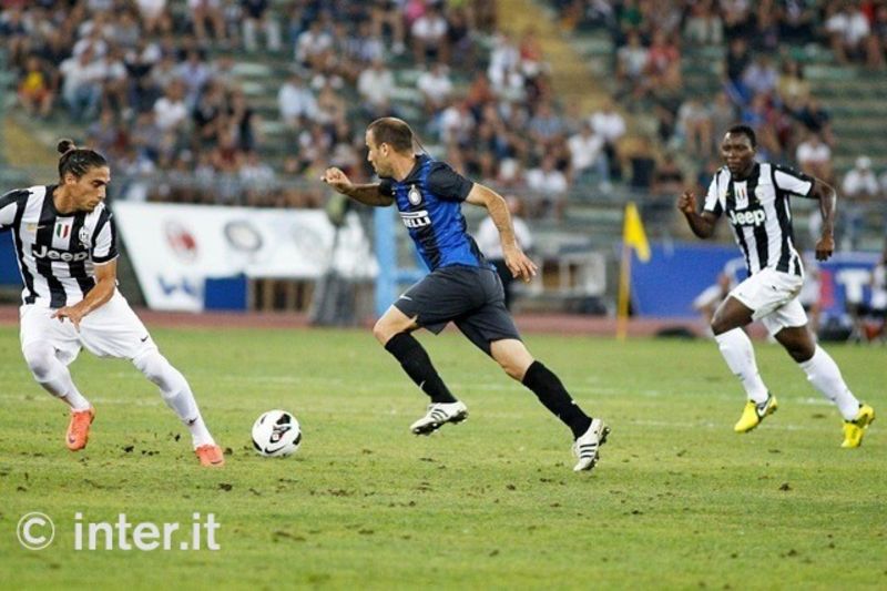 BARI - Lo scatto in avanti di Palacio, Caceres ad affrontarlo