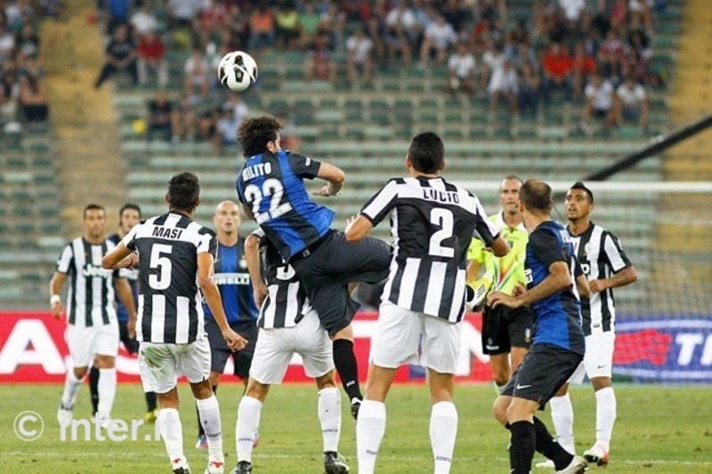 BARI - Inter v Juve, Milito pops up in a crowd of black and white shirts