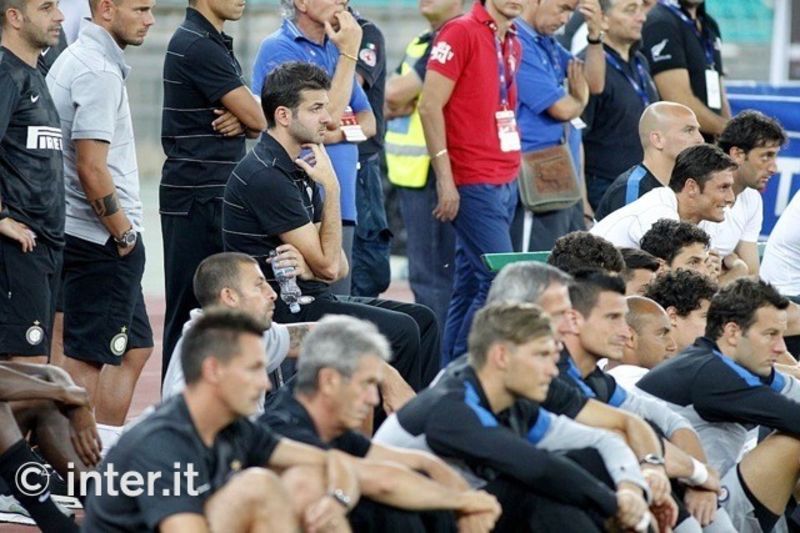 BARI - All of the Nerazzurri following the match from the touchline 