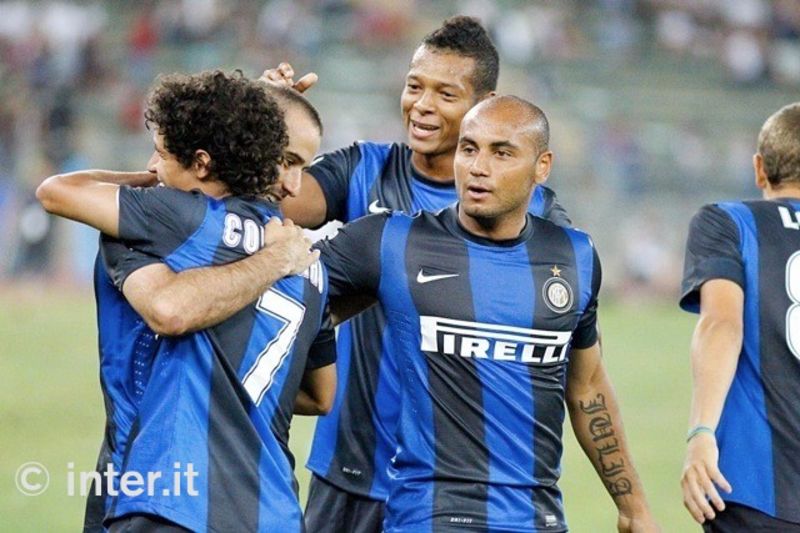 BARI - Coutinho joins in the celebrations