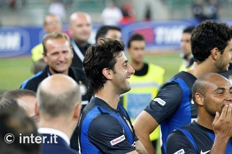 BARI - Principe Milito smiling as they wait to receive the trophy