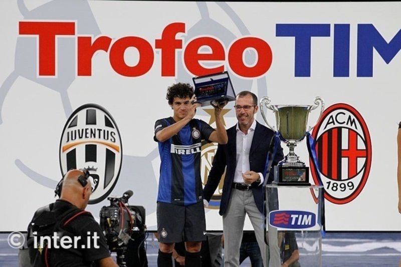 BARI - He receives the award after putting in a great performance