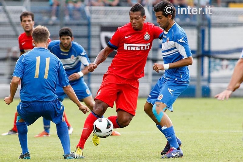 COMO – 1st to the ball before 3 opposition players: Guarin