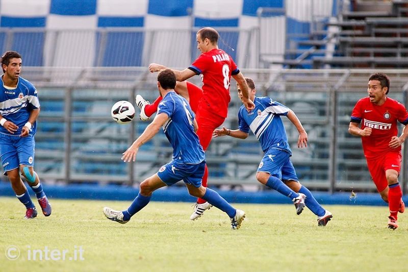 COMO – Palacio again: past 2 opponents, the Argentine traps the ball