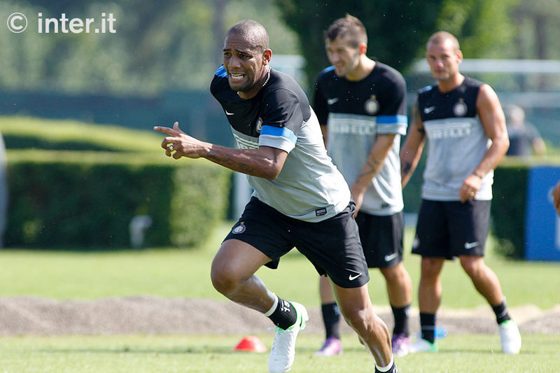 APPIANO GENTILE - Maicon grimaces as he muscles his way into a sprint