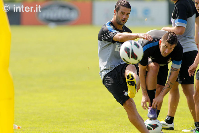 APPIANO GENTILE - Look at the curl on that ball by Chivu!