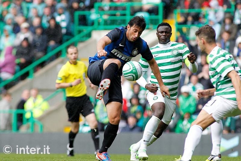 GLASGOW - Wanyama tightly marks Milito as he receives the ball