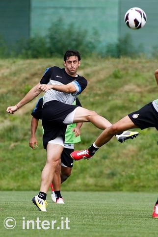 APPIANO GENTILE – A powerful effort from Diego Milito