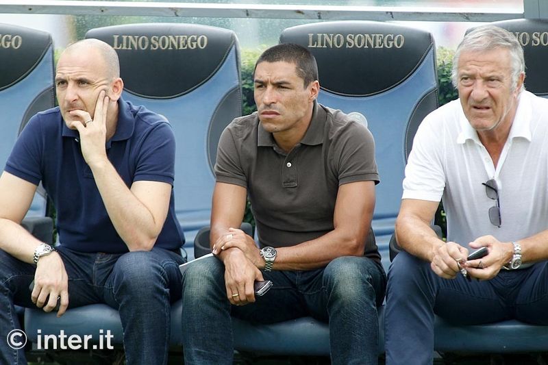 APPIANO GENTILE - Ivan Cordoba looks on in training along with Ausilio and Bedin