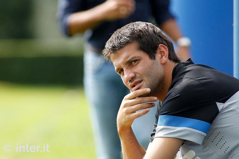 APPIANO GENTILE - Lo sguardo di Chivu, verso Spalato