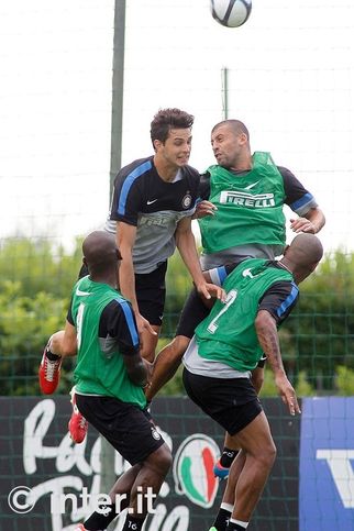 APPIANO GENTILE - La torre umana nerazzurra