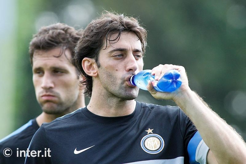 APPIANO GENTILE - Milito, un momento di sosta per dissetarsi