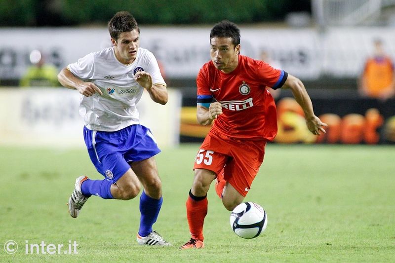 SPALATO - Nagatomo in possesso palla viene inseguito dall'avversario