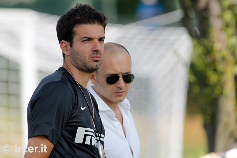         APPIANO GENTILE - Stramaccioni osserva l'allenamento con Piero Ausilio