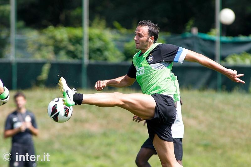 APPIANO GENTILE - Giampaolo Pazzini prova la conclusione a giro di sinistro