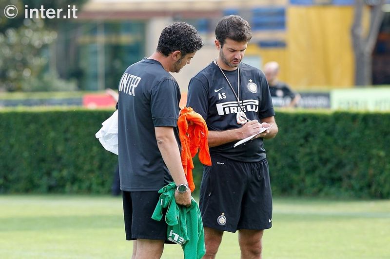 APPIANO GENTILE - Stramaccioni and Catini discuss the training session