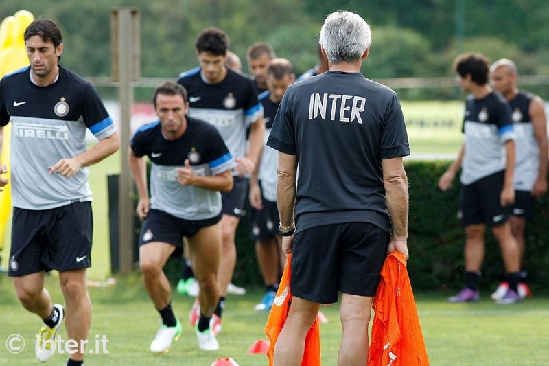APPIANO GENTILE - Beppe Baresi observes as Pazzini follows Milito