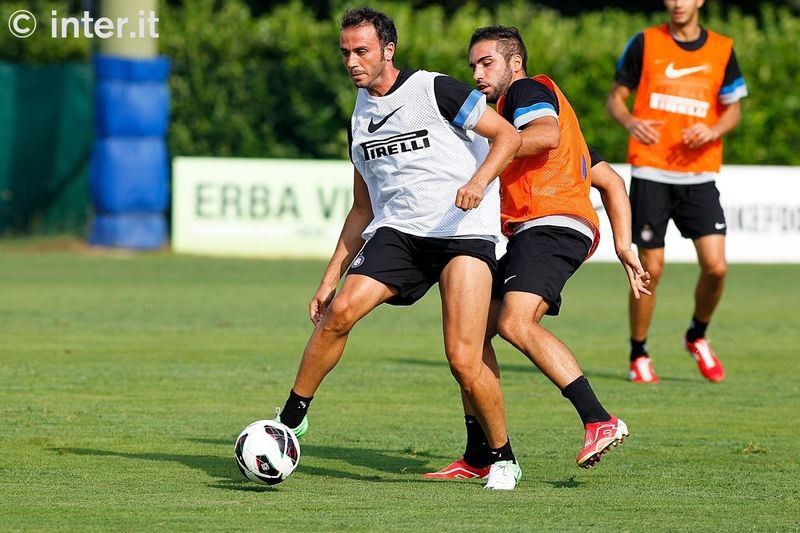 APPIANO GENTILE - Pazzini controls the ball under pressure