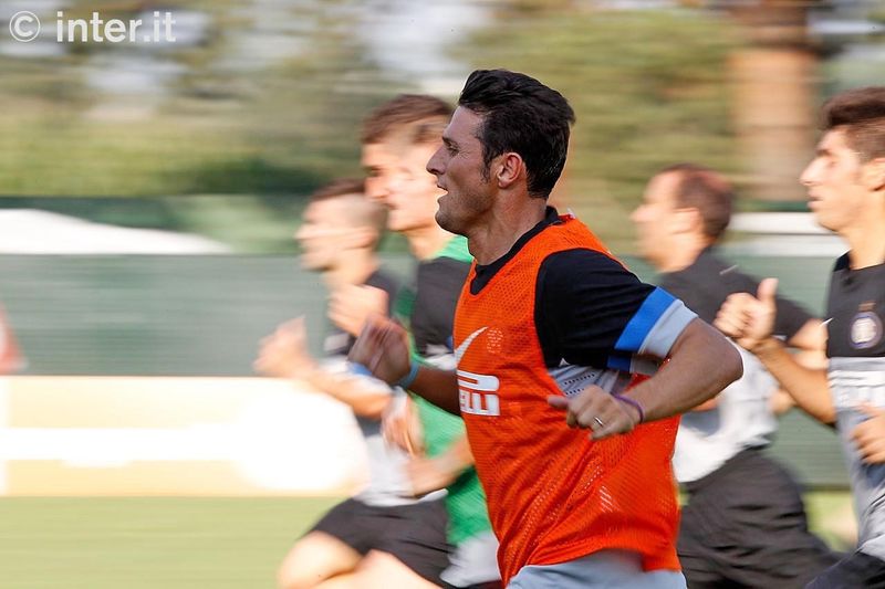 APPIANO GENTILE - Zanetti pushing himself during training