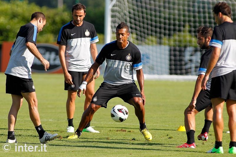 APPIANO GENTILE - Fredy Guarin in the heart of midfield