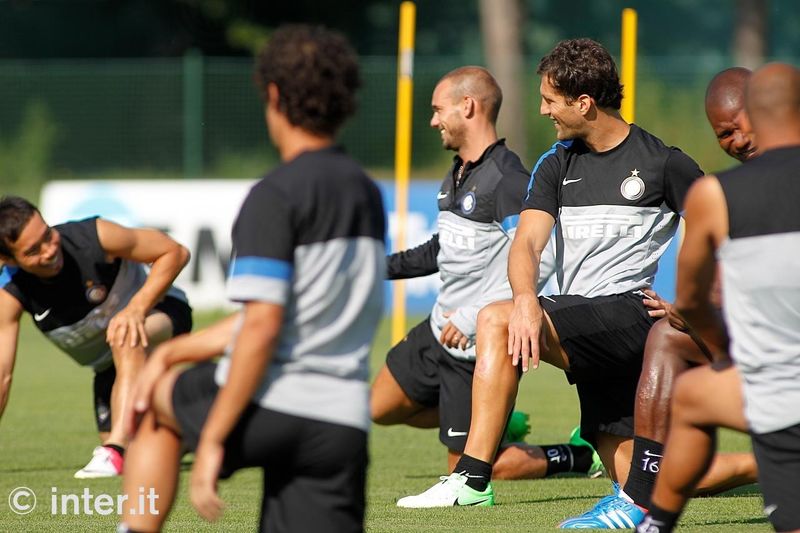 APPIANO GENTILE - Nagatomo's contagious smile has got Sneijder