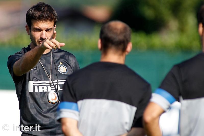 APPIANO GENTILE - Stramaccioni points straight at the target
