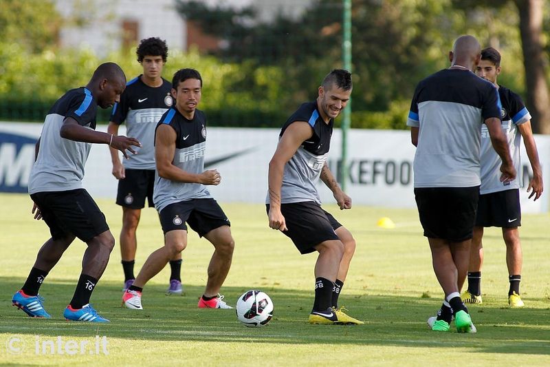 APPIANO GENTILE - Eyes on the ball, lads...