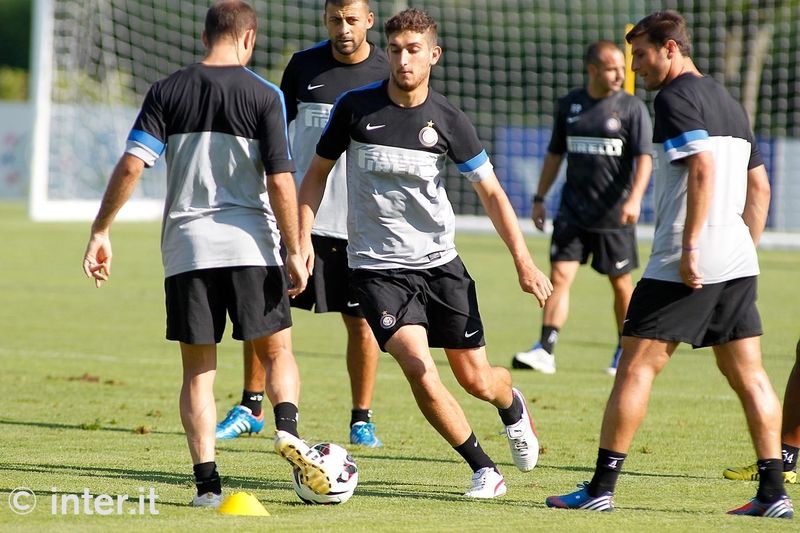 APPIANO GENTILE - Bianchetti shows no fear as he closes down Palacio