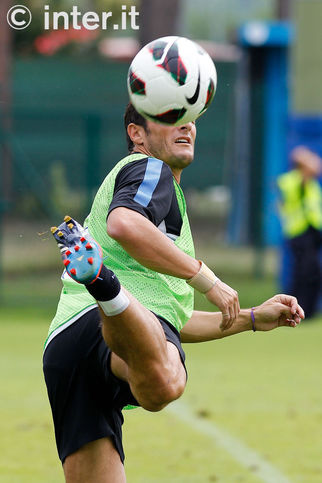     APPIANO GENTILE - After El Cuchu, this time it's Zanetti showing his flair
