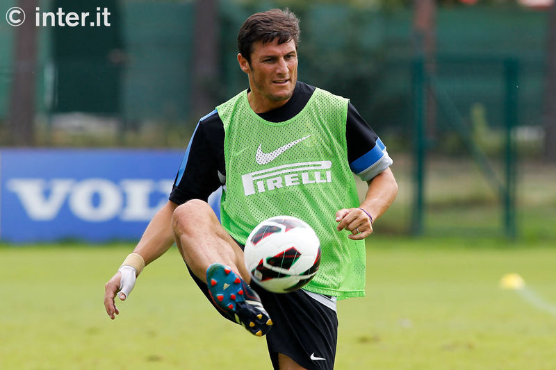 APPIANO GENTILE - Here's the captain again, this time using his instep