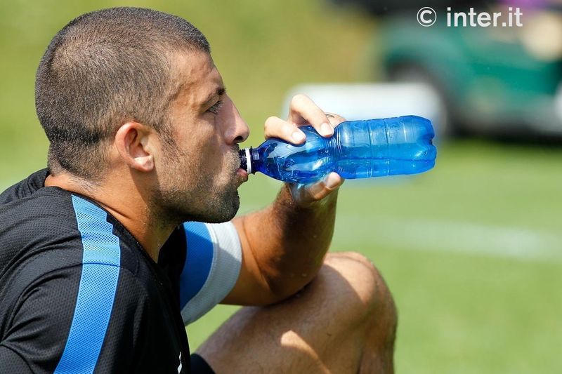 APPIANO GENTILE - Samuel has another drink
