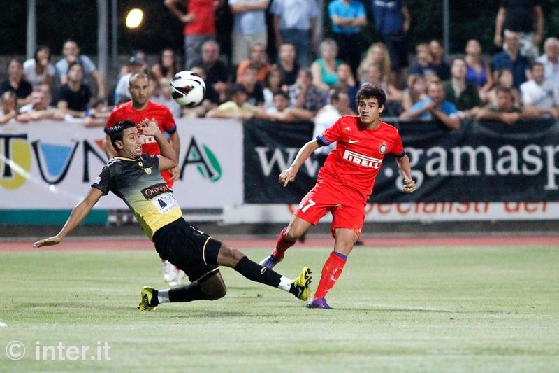 LOCARNO - Coutinho starts and hits the post after only seconds 