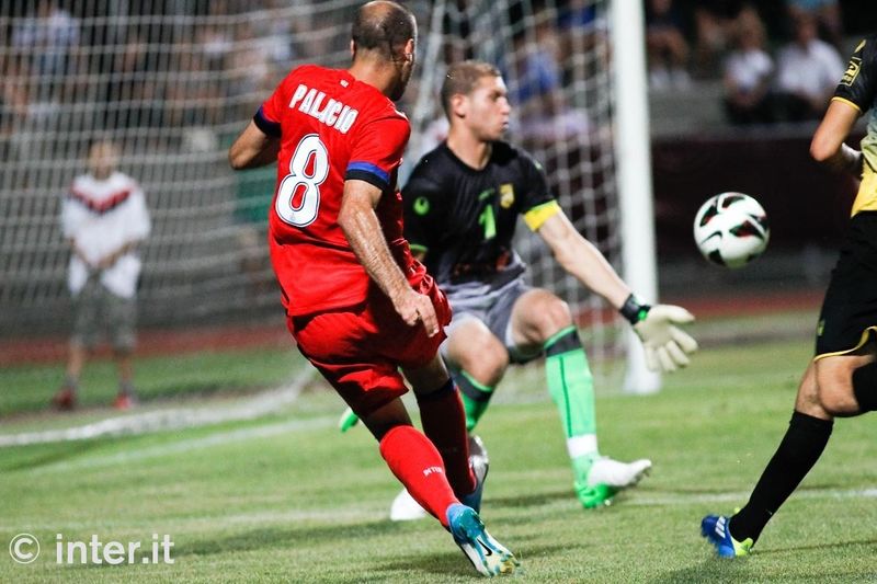 LOCARNO - Palacio bends one in at the far post to make it 2-0 to Inter