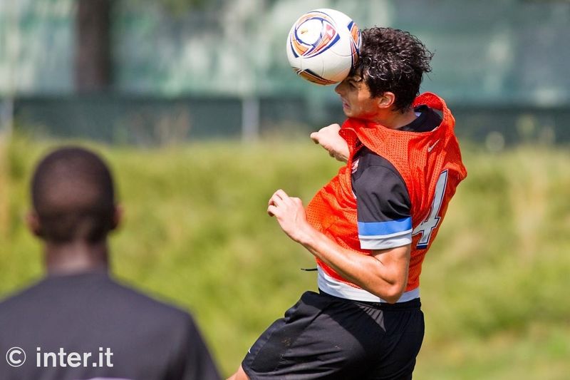 APPIANO GENTILE - Ranocchia tries again rising well to get power into his header 