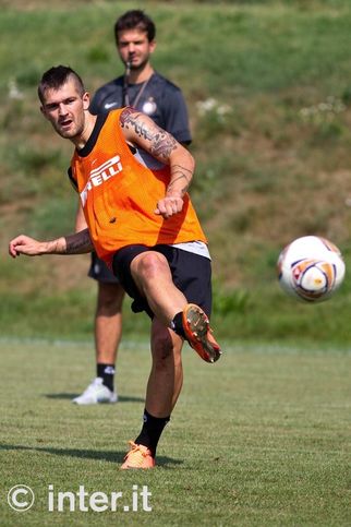 APPIANO GENTILE - Stramaccioni keeps a close eye on Livaja as he trains