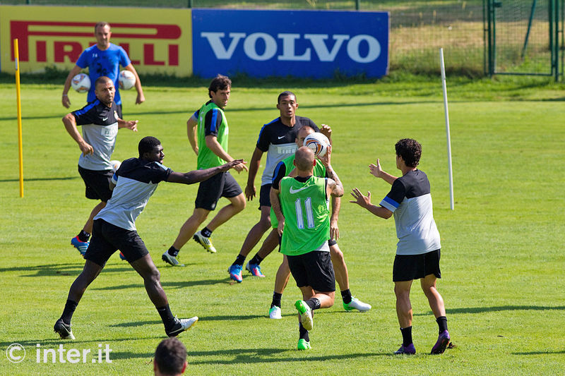 APPIANO GENTILE - Keep an eye on the ball!