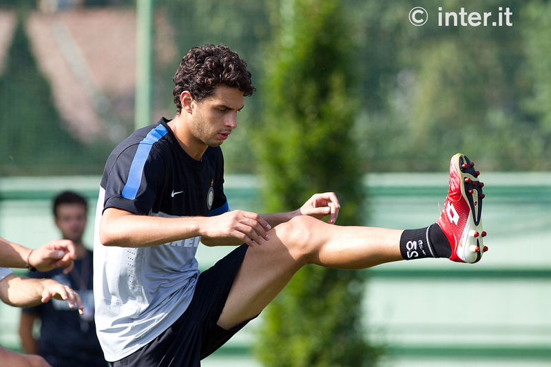 APPIANO GENTILE - Andrea Ranocchia gets limbered up to start training too